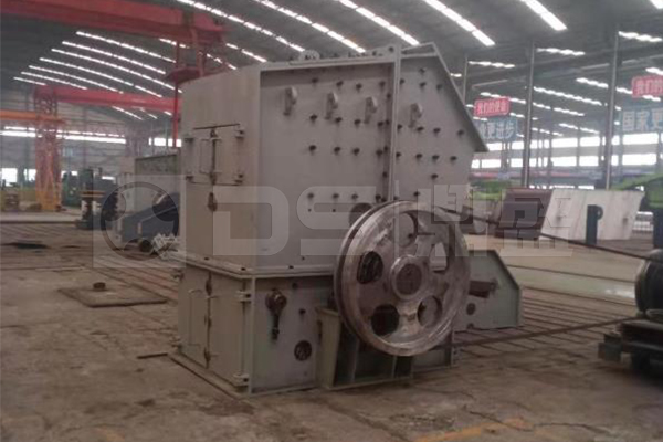 Fine crushers and crusher hammers