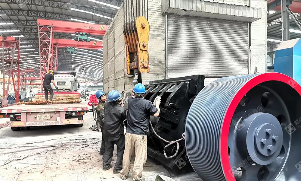 Complete Set of Sand Crushing Equipment Delivered to Xinjiang Province