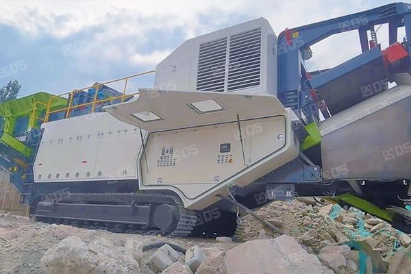 TRACKED CRUSHING SCREENING COMBINATION