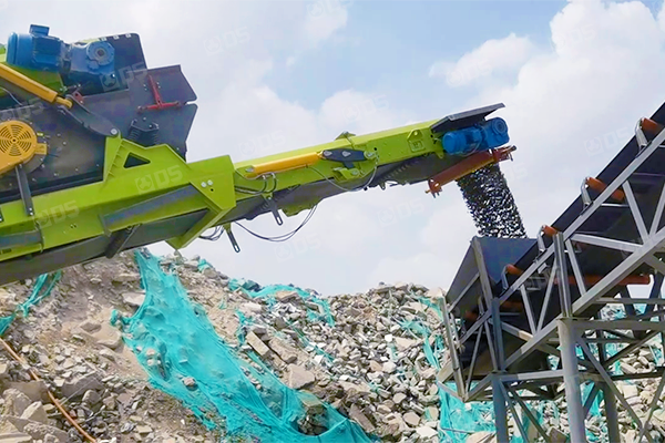 TRACKED CRUSHING SCREENING COMBINATION